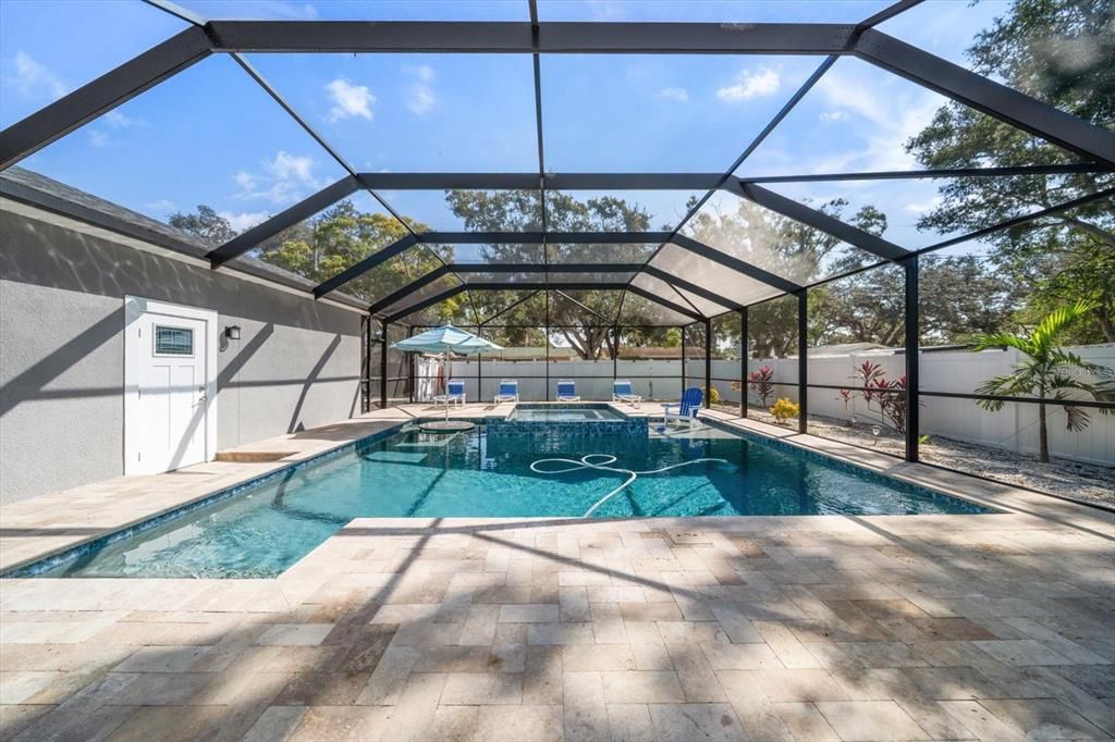 Activo con contrato: $691,500 (4 camas, 3 baños, 2346 Pies cuadrados)