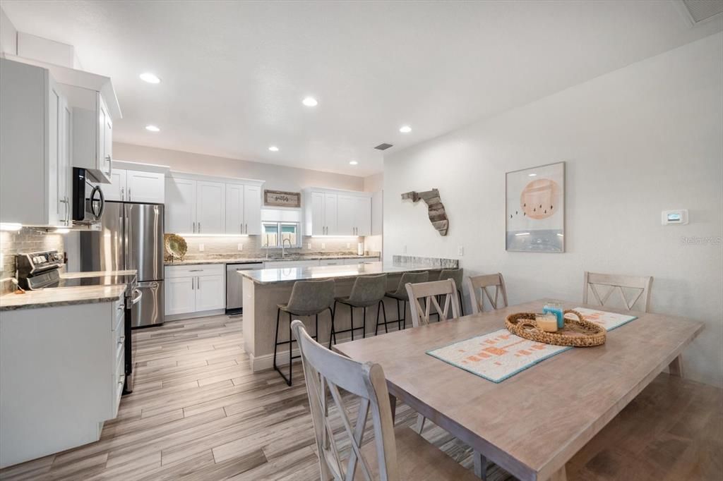 Activo con contrato: $691,500 (4 camas, 3 baños, 2346 Pies cuadrados)