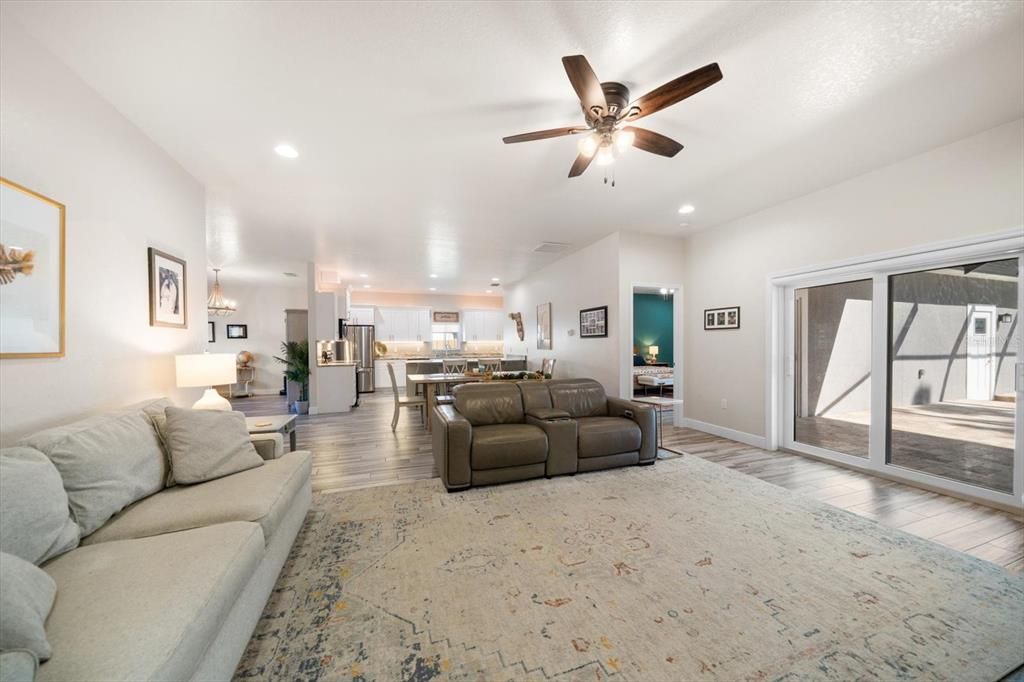 Activo con contrato: $691,500 (4 camas, 3 baños, 2346 Pies cuadrados)