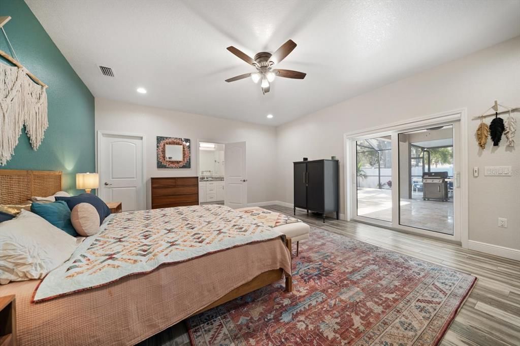 Activo con contrato: $691,500 (4 camas, 3 baños, 2346 Pies cuadrados)