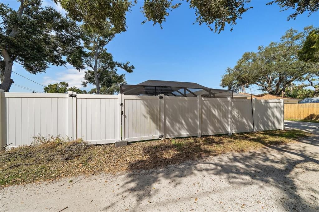 Activo con contrato: $691,500 (4 camas, 3 baños, 2346 Pies cuadrados)