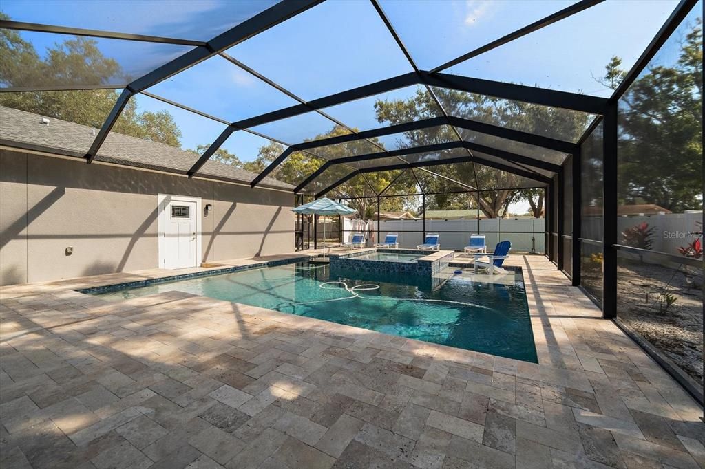 Activo con contrato: $691,500 (4 camas, 3 baños, 2346 Pies cuadrados)