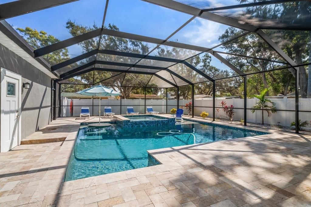 Activo con contrato: $691,500 (4 camas, 3 baños, 2346 Pies cuadrados)