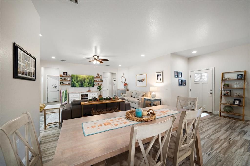 Activo con contrato: $691,500 (4 camas, 3 baños, 2346 Pies cuadrados)