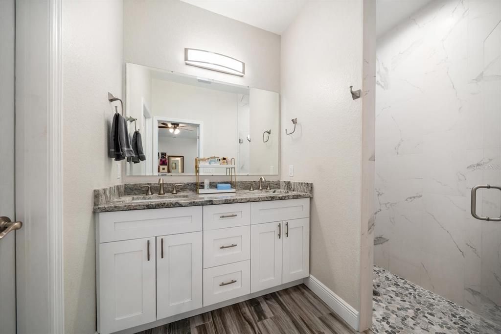 Activo con contrato: $691,500 (4 camas, 3 baños, 2346 Pies cuadrados)