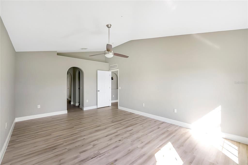 For Sale: $345,000 (4 beds, 2 baths, 2088 Square Feet)