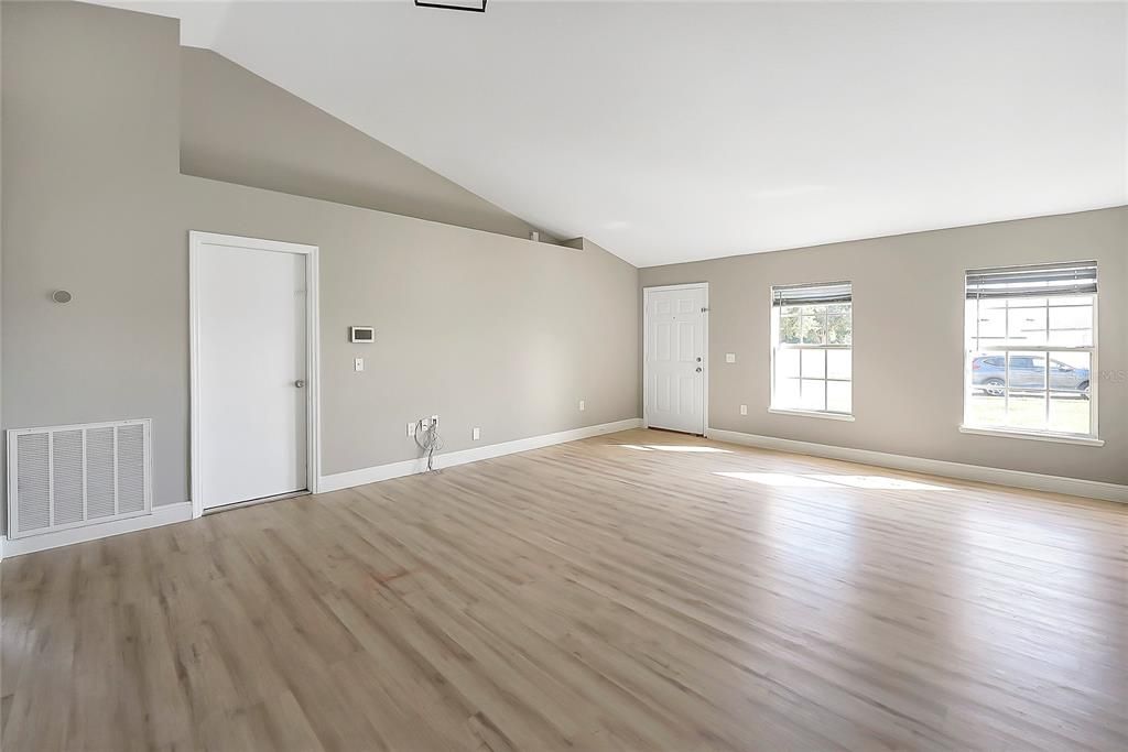 For Sale: $345,000 (4 beds, 2 baths, 2088 Square Feet)