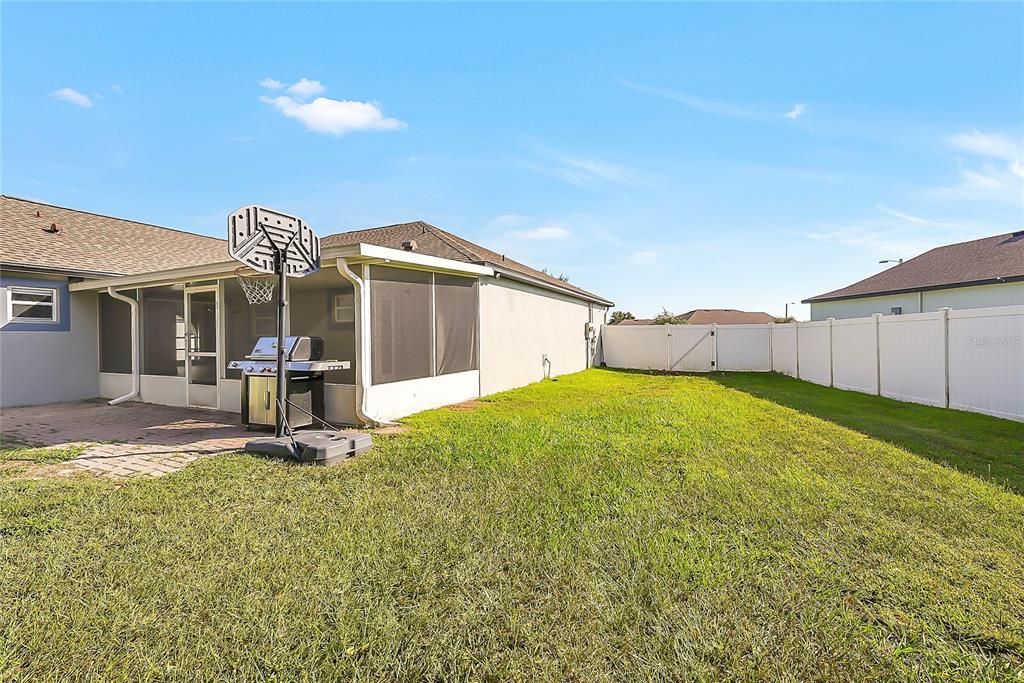 For Sale: $345,000 (4 beds, 2 baths, 2088 Square Feet)