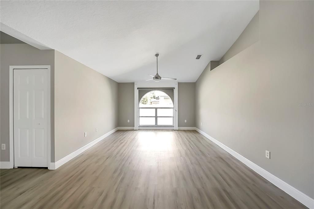 For Sale: $345,000 (4 beds, 2 baths, 2088 Square Feet)