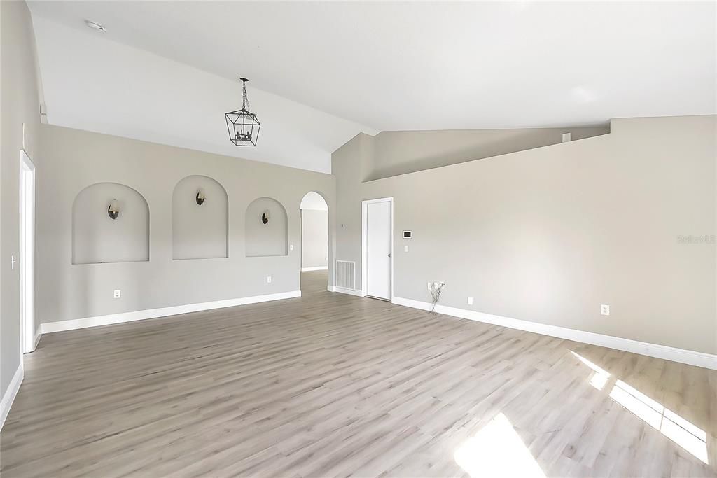 For Sale: $345,000 (4 beds, 2 baths, 2088 Square Feet)