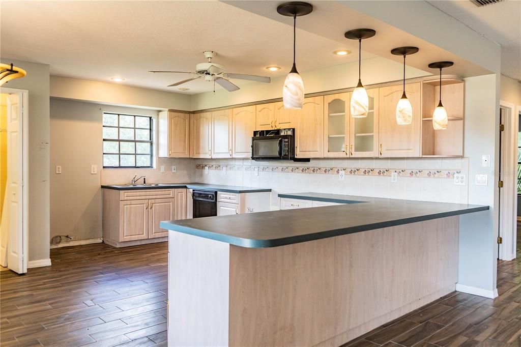 En Venta: $369,900 (3 camas, 2 baños, 1444 Pies cuadrados)