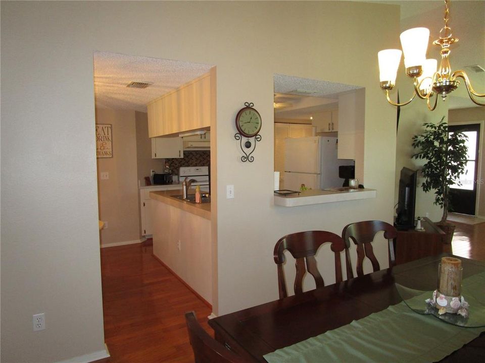 For Sale: $169,900 (2 beds, 2 baths, 1318 Square Feet)