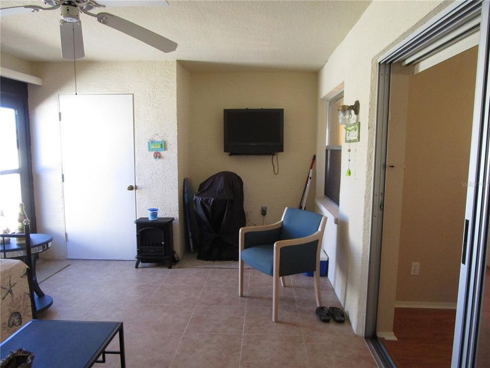 For Sale: $169,900 (2 beds, 2 baths, 1318 Square Feet)