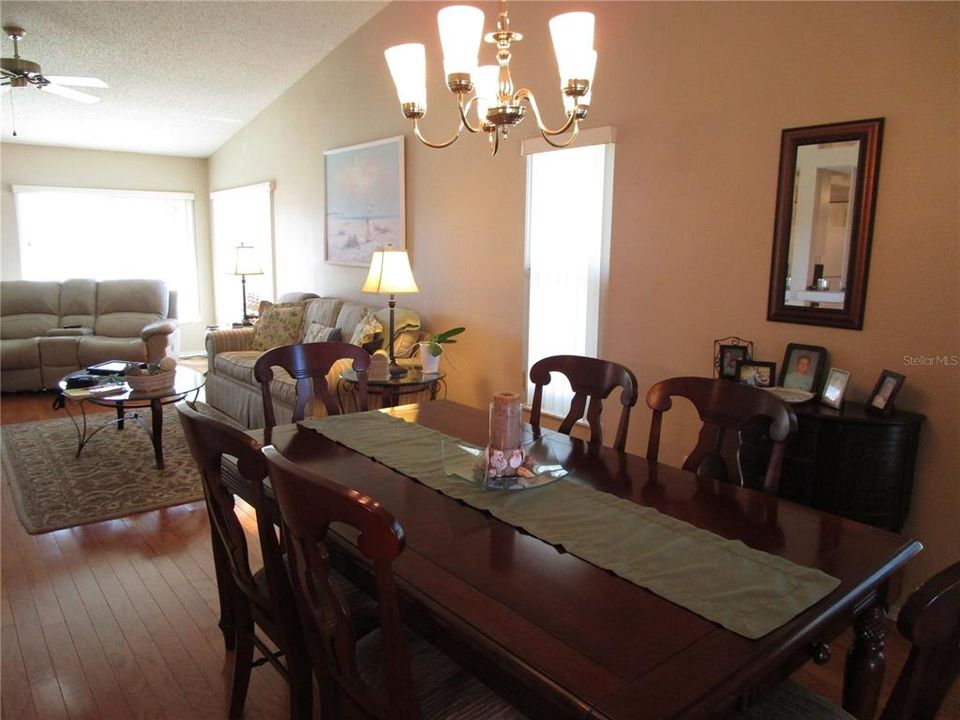 For Sale: $169,900 (2 beds, 2 baths, 1318 Square Feet)