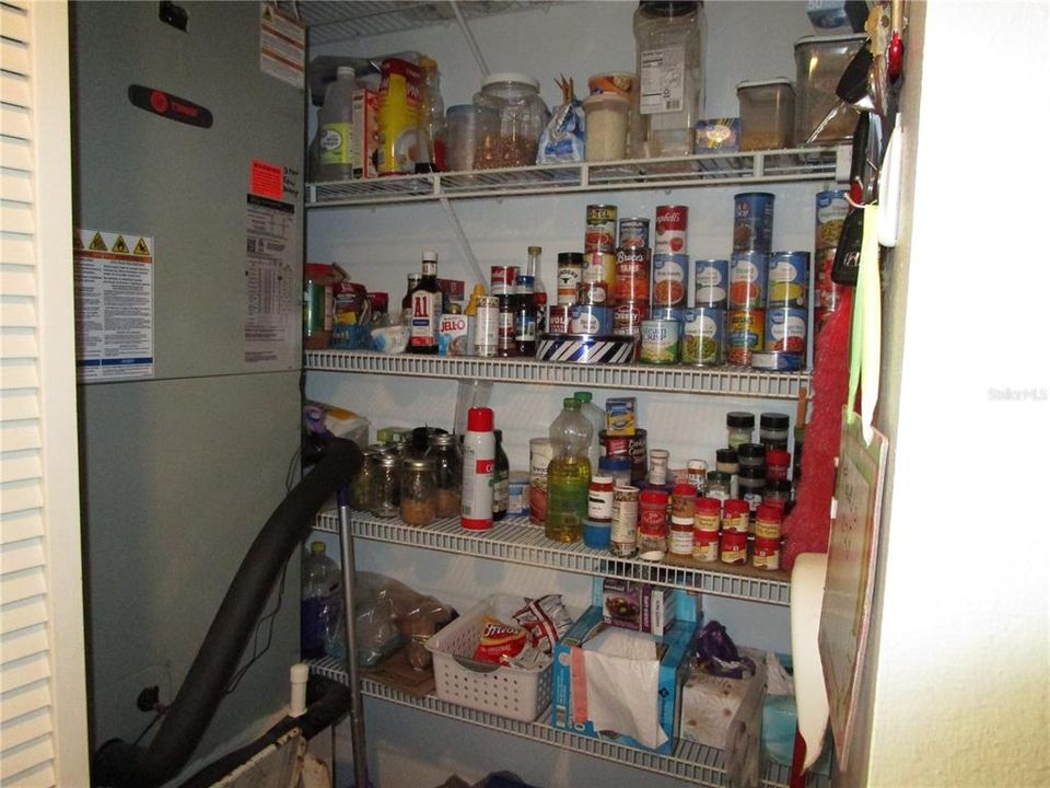 For Sale: $169,900 (2 beds, 2 baths, 1318 Square Feet)