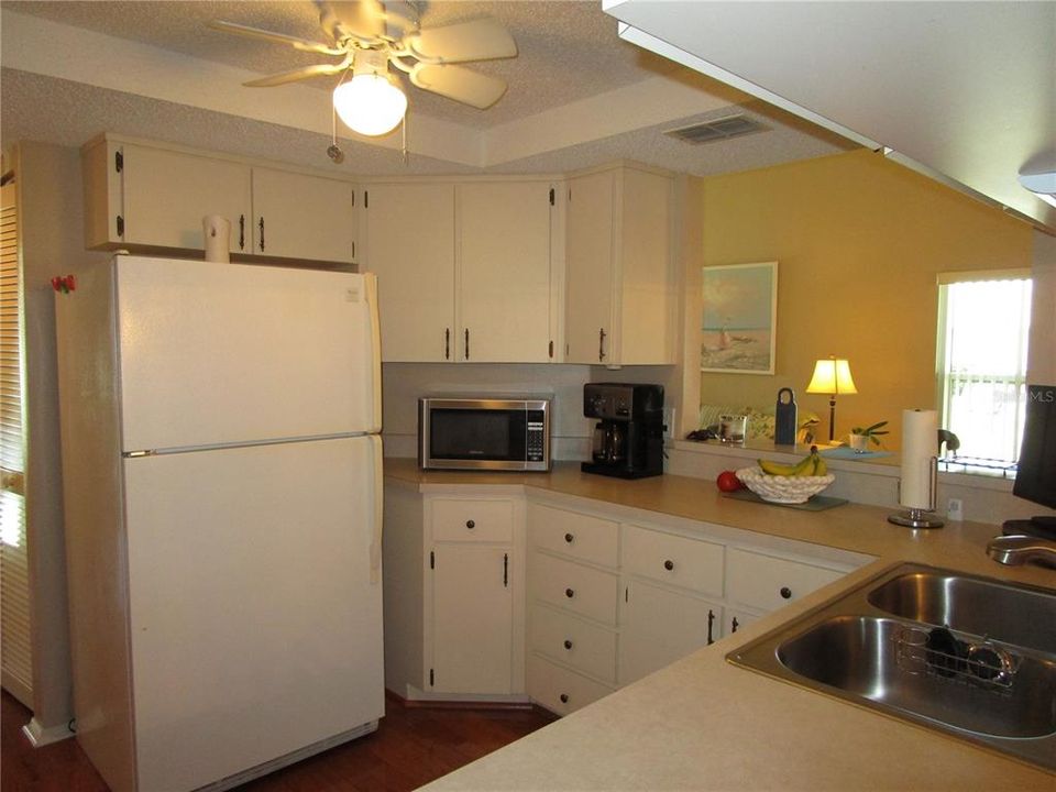 For Sale: $169,900 (2 beds, 2 baths, 1318 Square Feet)