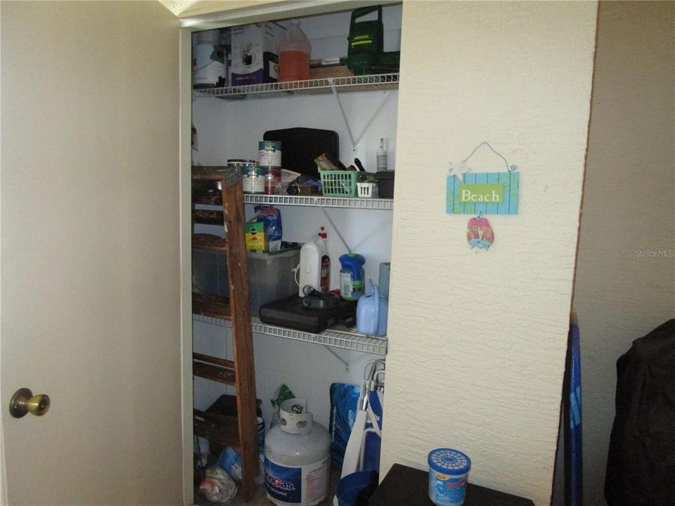 For Sale: $169,900 (2 beds, 2 baths, 1318 Square Feet)