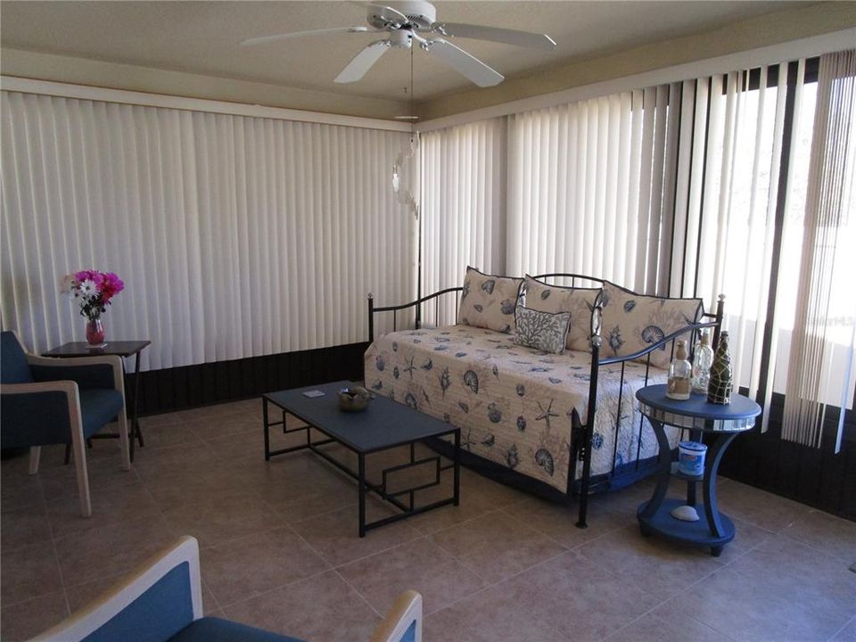 For Sale: $169,900 (2 beds, 2 baths, 1318 Square Feet)