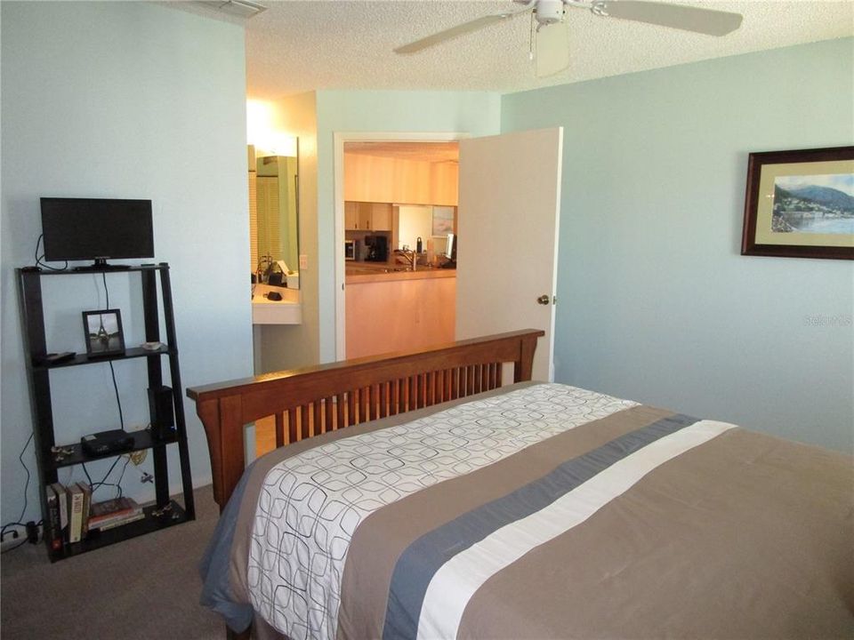 For Sale: $169,900 (2 beds, 2 baths, 1318 Square Feet)