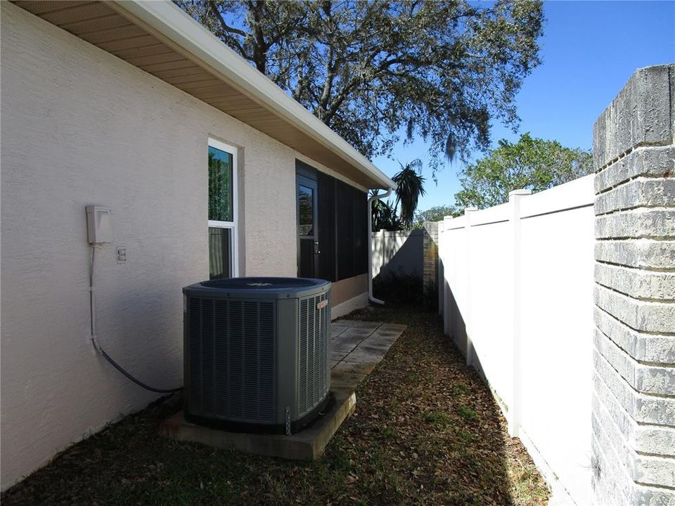 For Sale: $169,900 (2 beds, 2 baths, 1318 Square Feet)