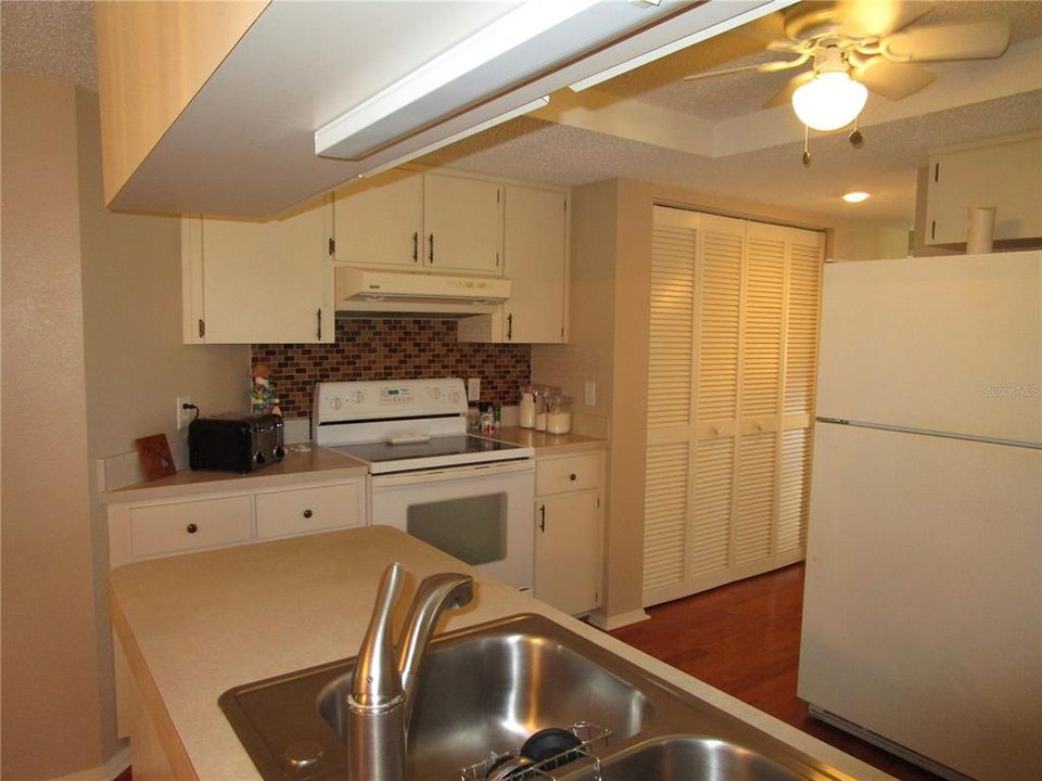 For Sale: $169,900 (2 beds, 2 baths, 1318 Square Feet)