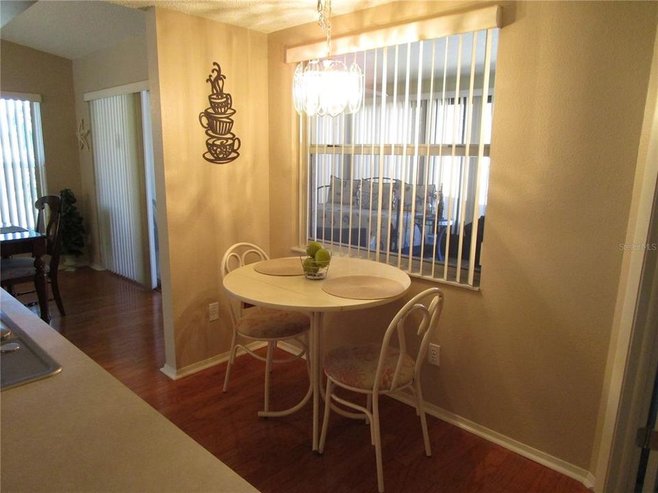 For Sale: $169,900 (2 beds, 2 baths, 1318 Square Feet)