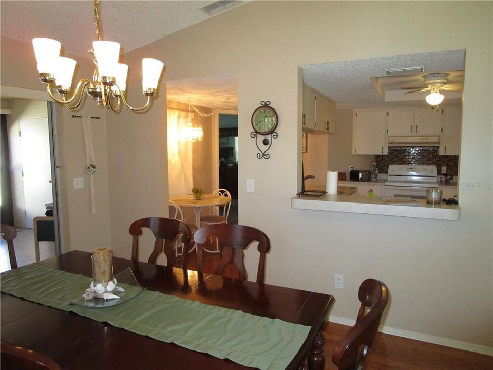 For Sale: $169,900 (2 beds, 2 baths, 1318 Square Feet)