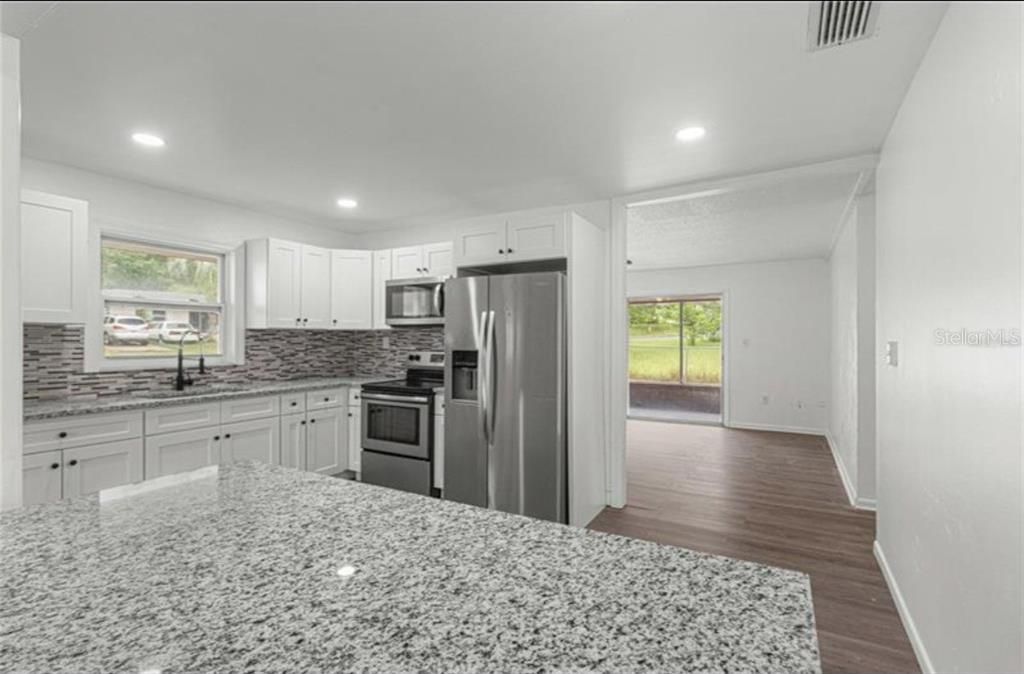 На продажу: $234,900 (3 спален, 2 ванн, 1744 Квадратных фут)