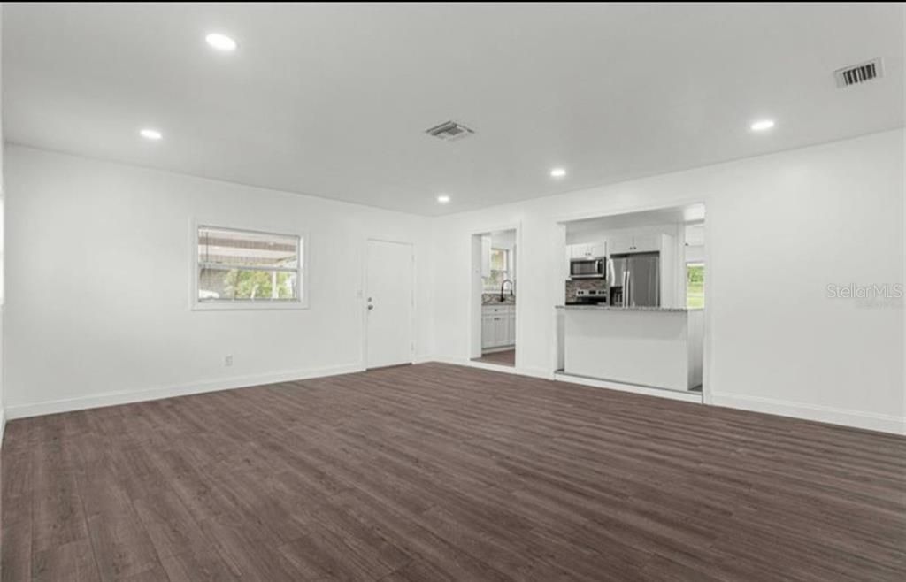 На продажу: $234,900 (3 спален, 2 ванн, 1744 Квадратных фут)