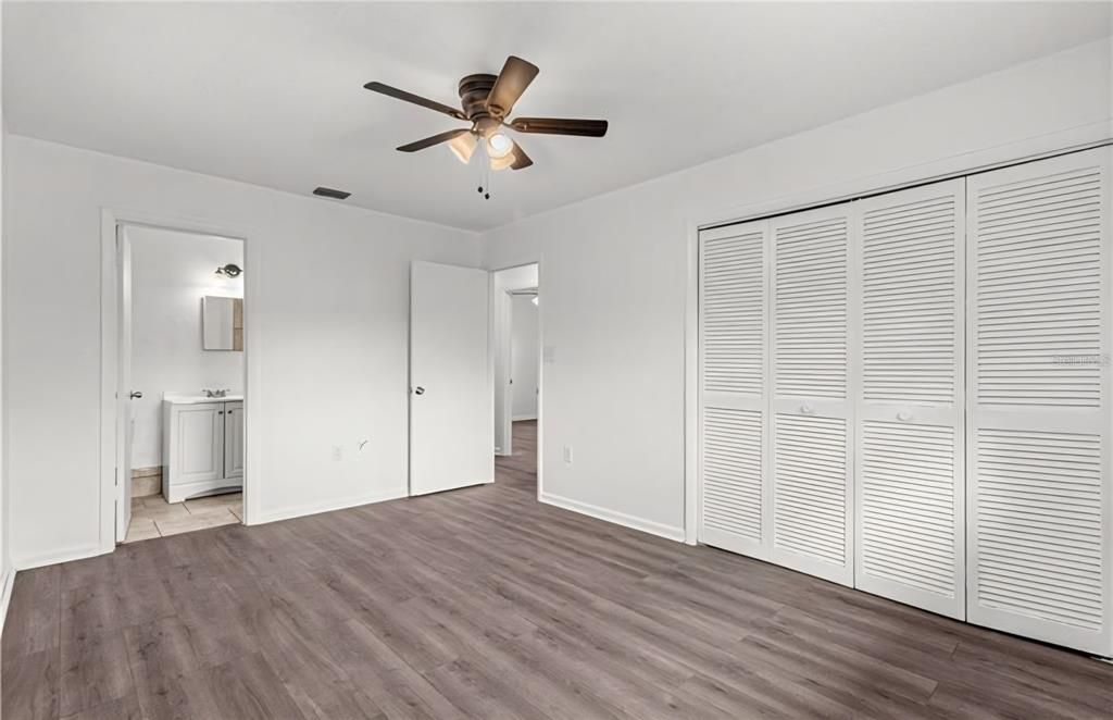 На продажу: $234,900 (3 спален, 2 ванн, 1744 Квадратных фут)