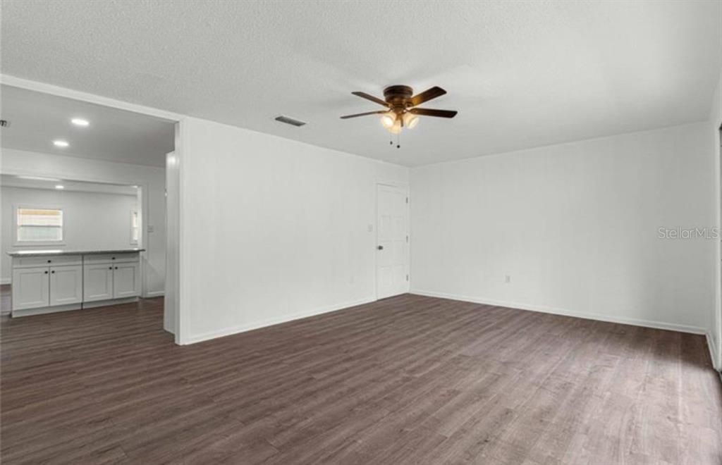 На продажу: $234,900 (3 спален, 2 ванн, 1744 Квадратных фут)