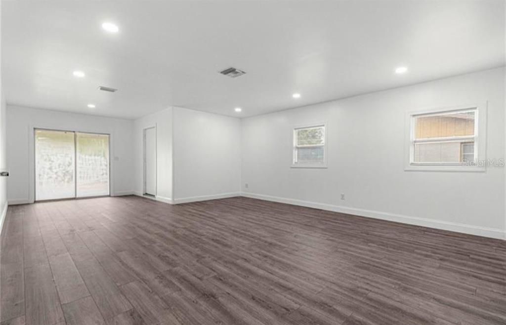 На продажу: $234,900 (3 спален, 2 ванн, 1744 Квадратных фут)