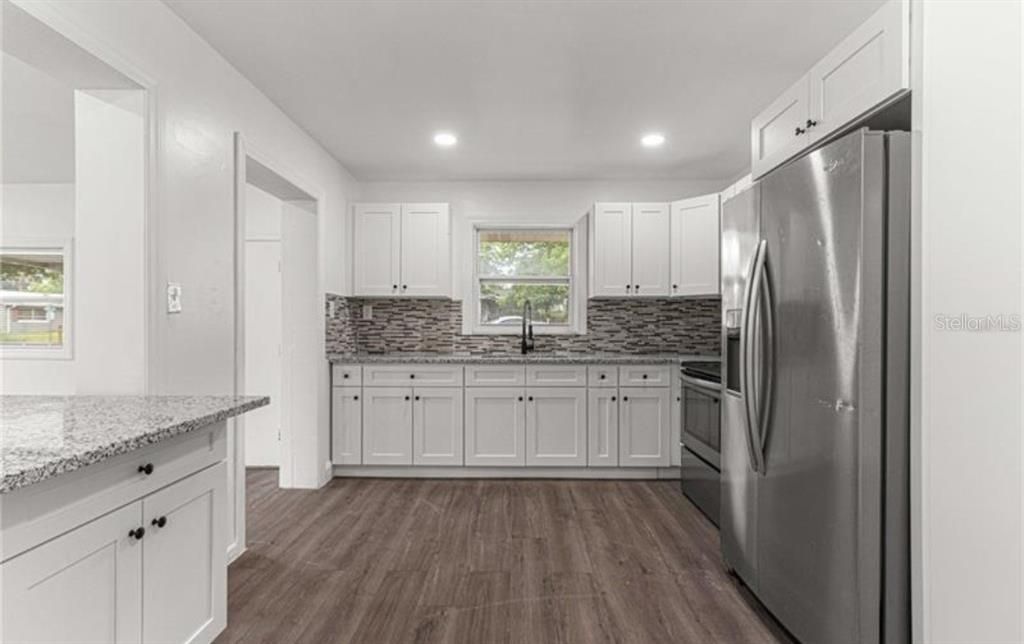 На продажу: $234,900 (3 спален, 2 ванн, 1744 Квадратных фут)