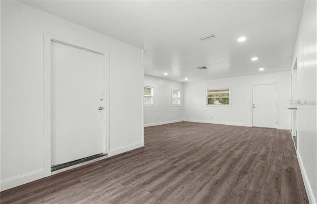 На продажу: $234,900 (3 спален, 2 ванн, 1744 Квадратных фут)