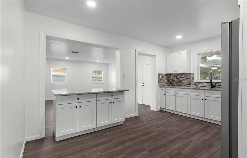 На продажу: $234,900 (3 спален, 2 ванн, 1744 Квадратных фут)