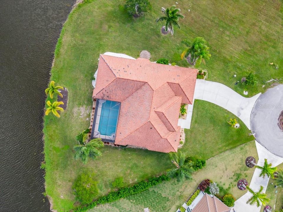 For Sale: $649,000 (4 beds, 3 baths, 2474 Square Feet)