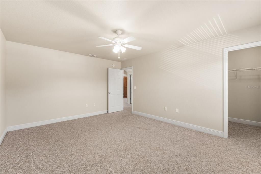 En Venta: $707,500 (4 camas, 2 baños, 3371 Pies cuadrados)