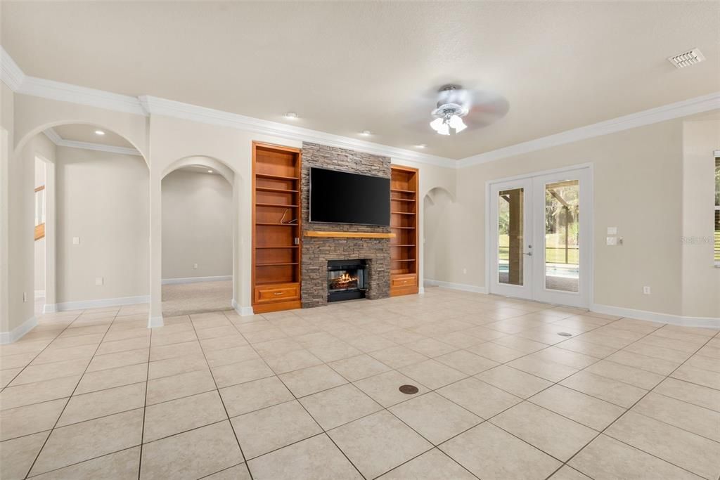 En Venta: $707,500 (4 camas, 2 baños, 3371 Pies cuadrados)