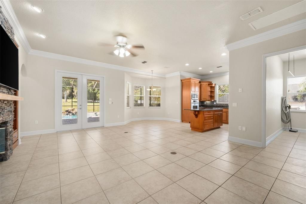 En Venta: $707,500 (4 camas, 2 baños, 3371 Pies cuadrados)