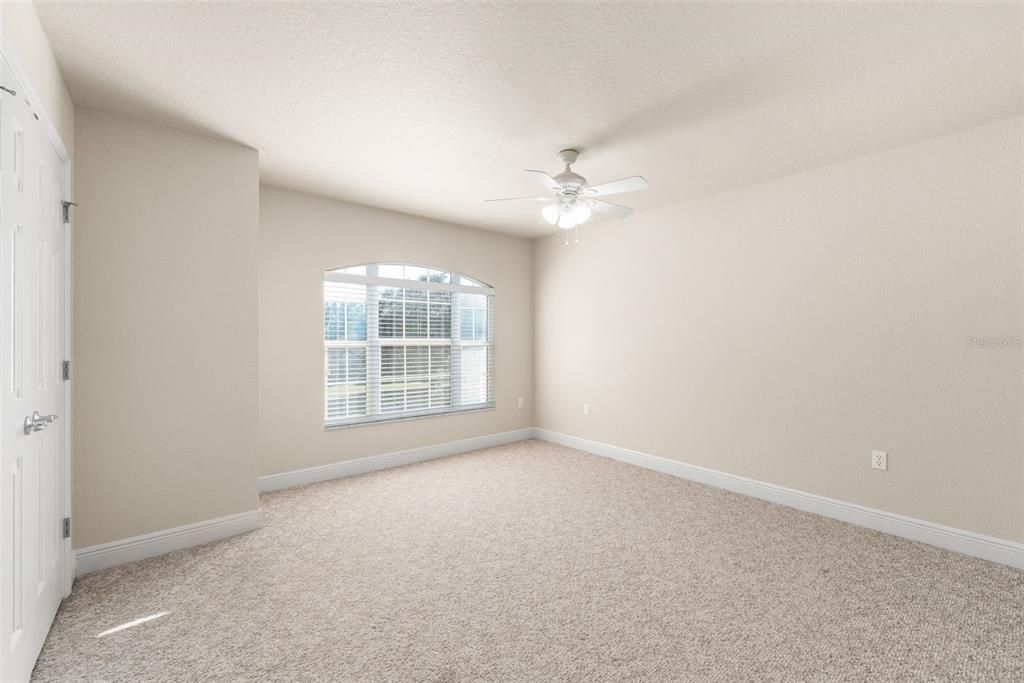 En Venta: $707,500 (4 camas, 2 baños, 3371 Pies cuadrados)