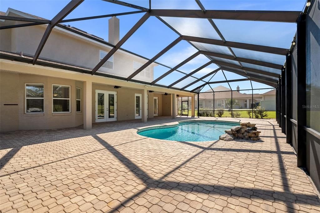 En Venta: $707,500 (4 camas, 2 baños, 3371 Pies cuadrados)