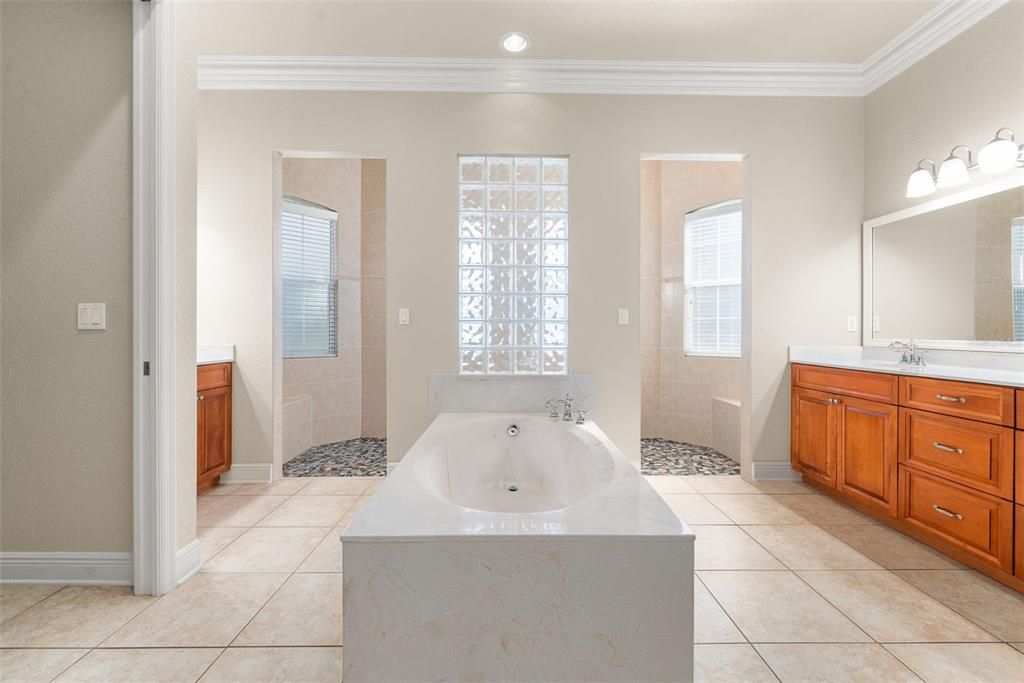 En Venta: $707,500 (4 camas, 2 baños, 3371 Pies cuadrados)