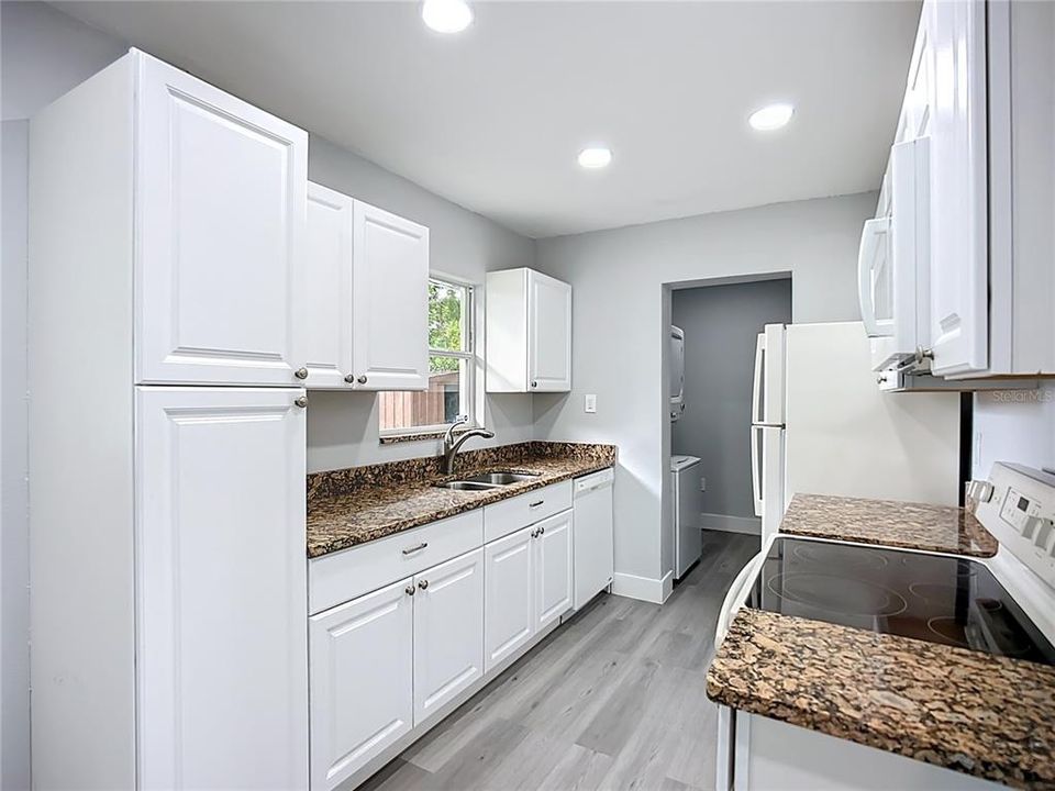 Под контрактом: $410,000 (3 спален, 0 ванн, 1410 Квадратных фут)