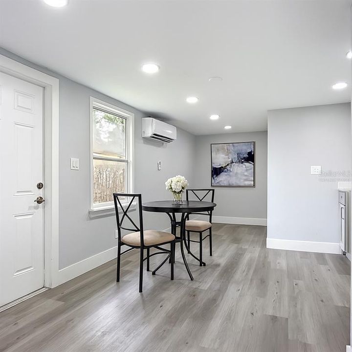 Под контрактом: $410,000 (3 спален, 0 ванн, 1410 Квадратных фут)