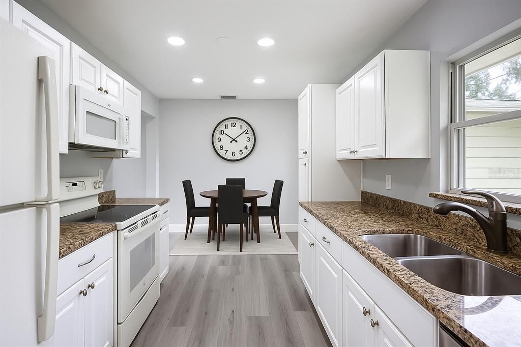 Под контрактом: $410,000 (3 спален, 0 ванн, 1410 Квадратных фут)