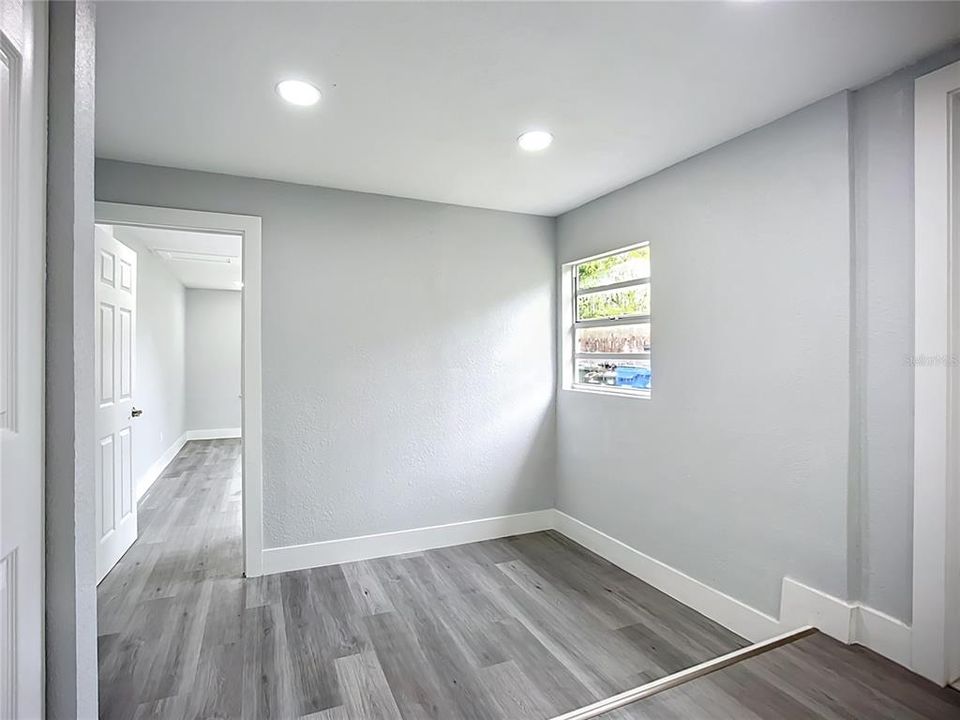 Под контрактом: $410,000 (3 спален, 0 ванн, 1410 Квадратных фут)