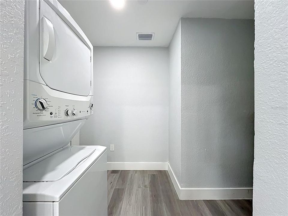 Под контрактом: $410,000 (3 спален, 0 ванн, 1410 Квадратных фут)