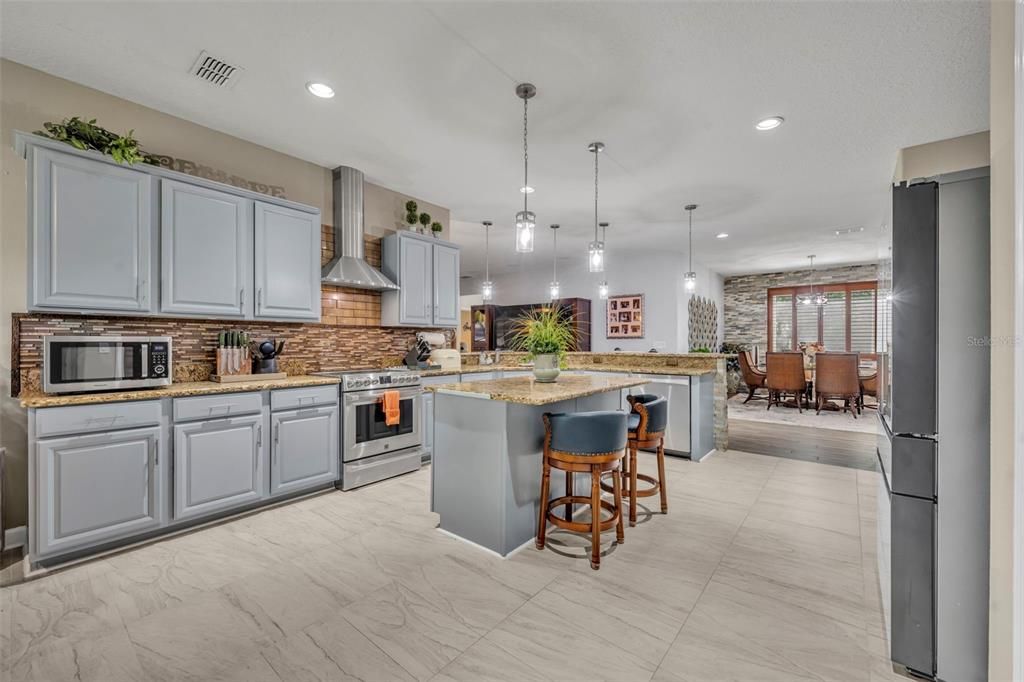 Под контрактом: $535,000 (4 спален, 3 ванн, 2287 Квадратных фут)