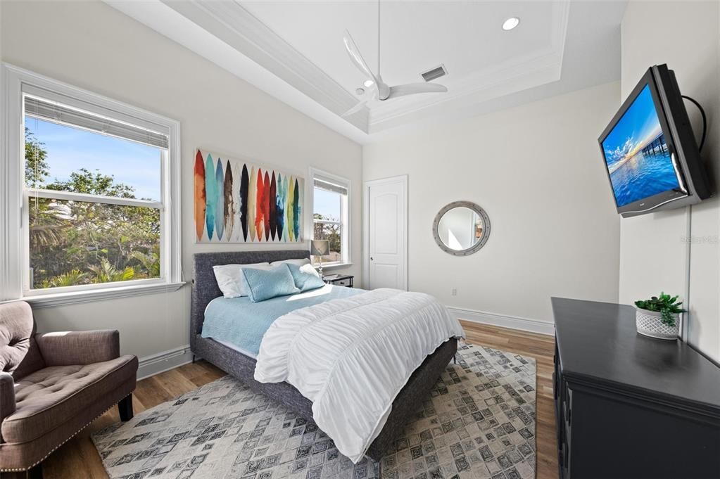 Active With Contract: $2,550,000 (3 beds, 3 baths, 3640 Square Feet)