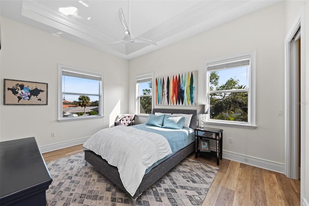 Active With Contract: $2,550,000 (3 beds, 3 baths, 3640 Square Feet)